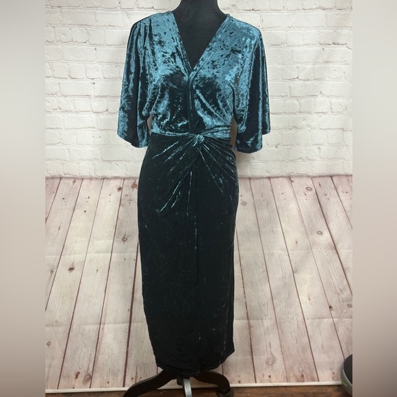 ZARA Green Velour Vintage Inspired Wrap Over Special Occasion Dress Sz S, NWT - Picture 2 of 7